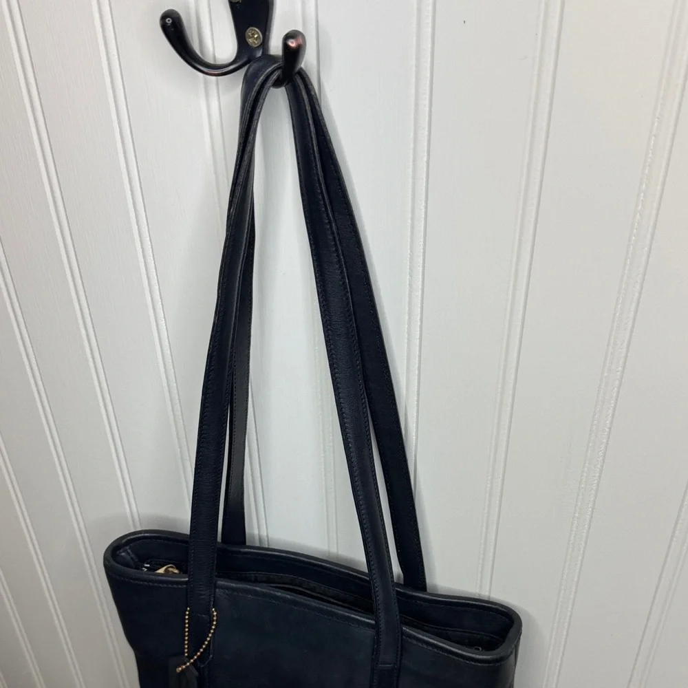 COACH Vintage Leather Legacy Lunch Tote Shopper 9077‎ Two Strap Shoulder Bag